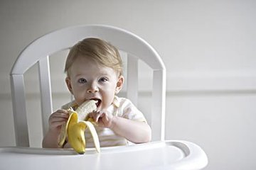儿童吃香蕉